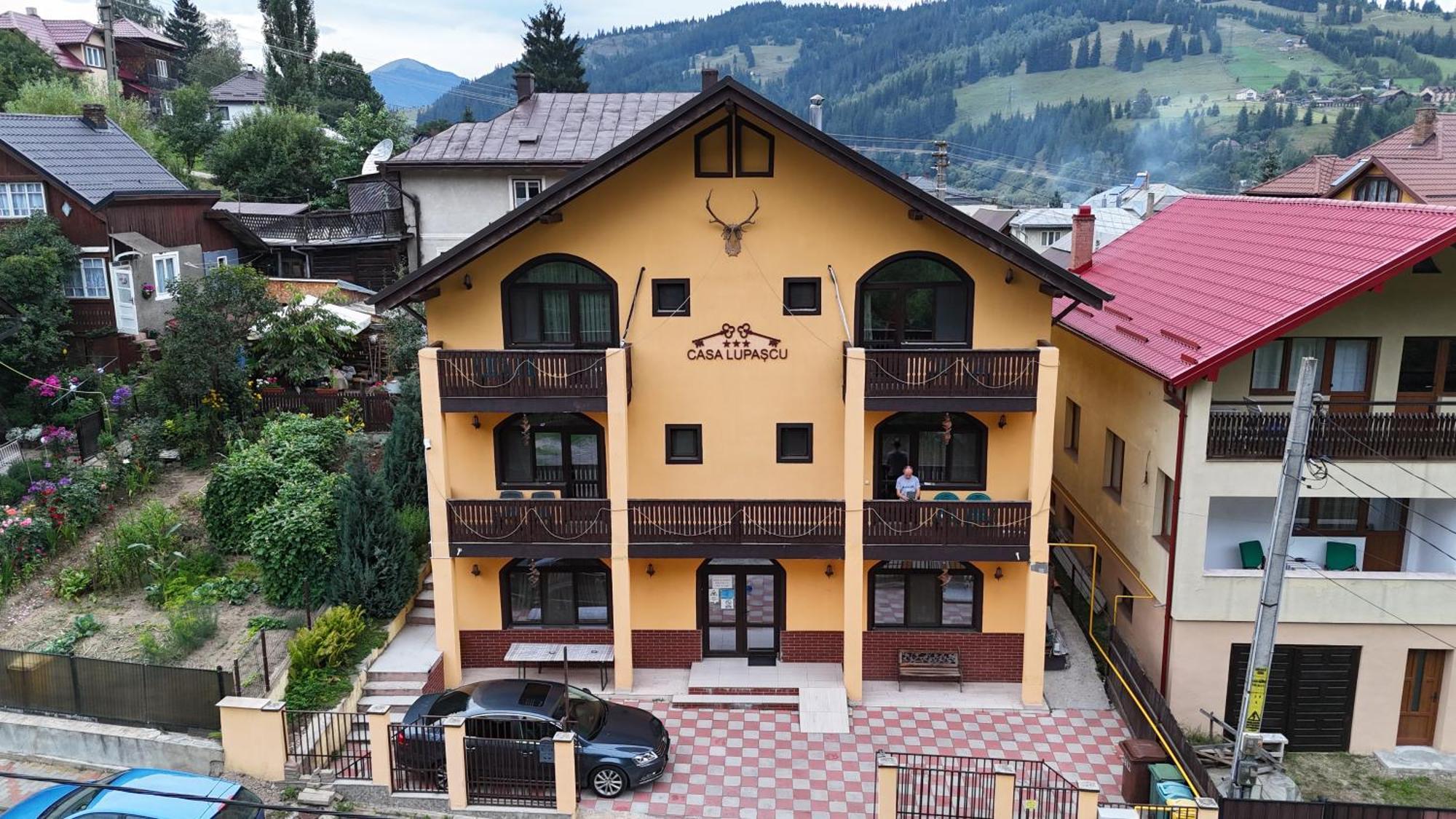 Отель Casa Lupascu Ватра-Дорней Экстерьер фото