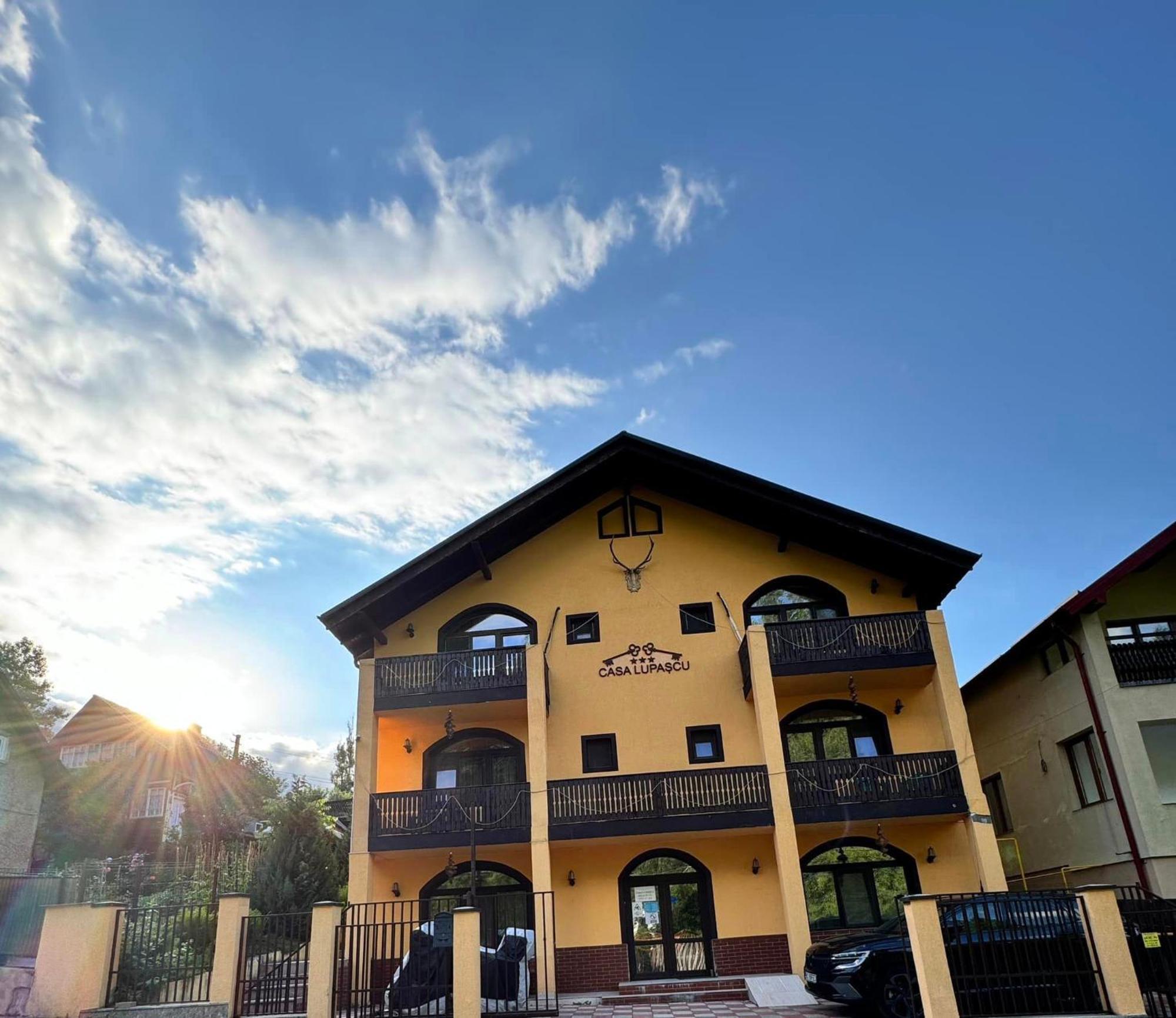 Отель Casa Lupascu Ватра-Дорней Экстерьер фото