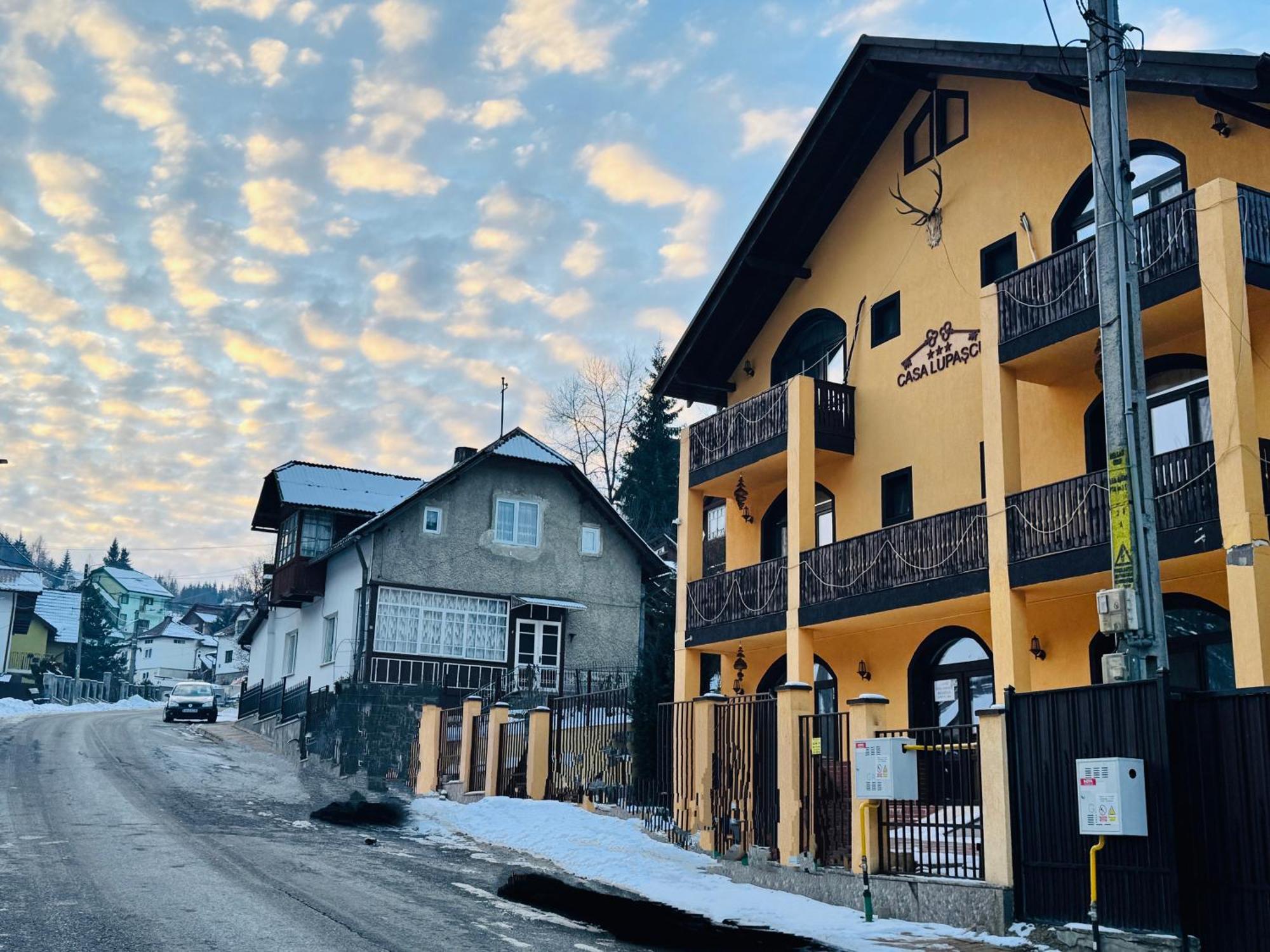Отель Casa Lupascu Ватра-Дорней Экстерьер фото