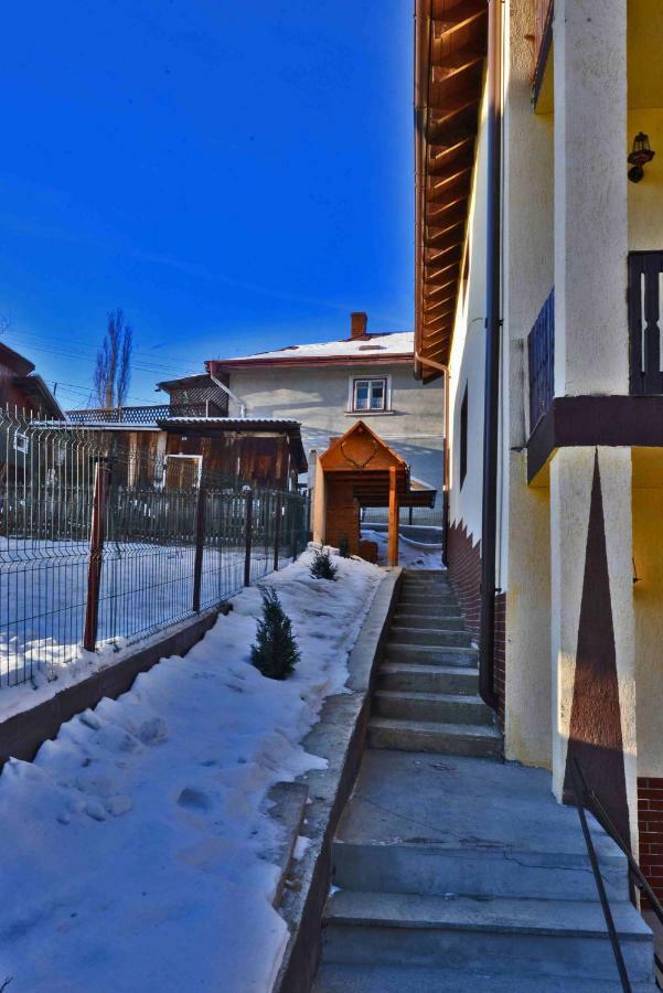 Отель Casa Lupascu Ватра-Дорней Экстерьер фото